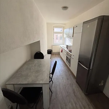 Zentrale Monteurswohnung Mit Küche, Wlan&vollausgestattet Apartment *